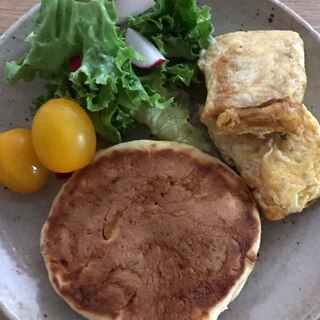 パンケーキと卵焼きの朝ごはんプレート